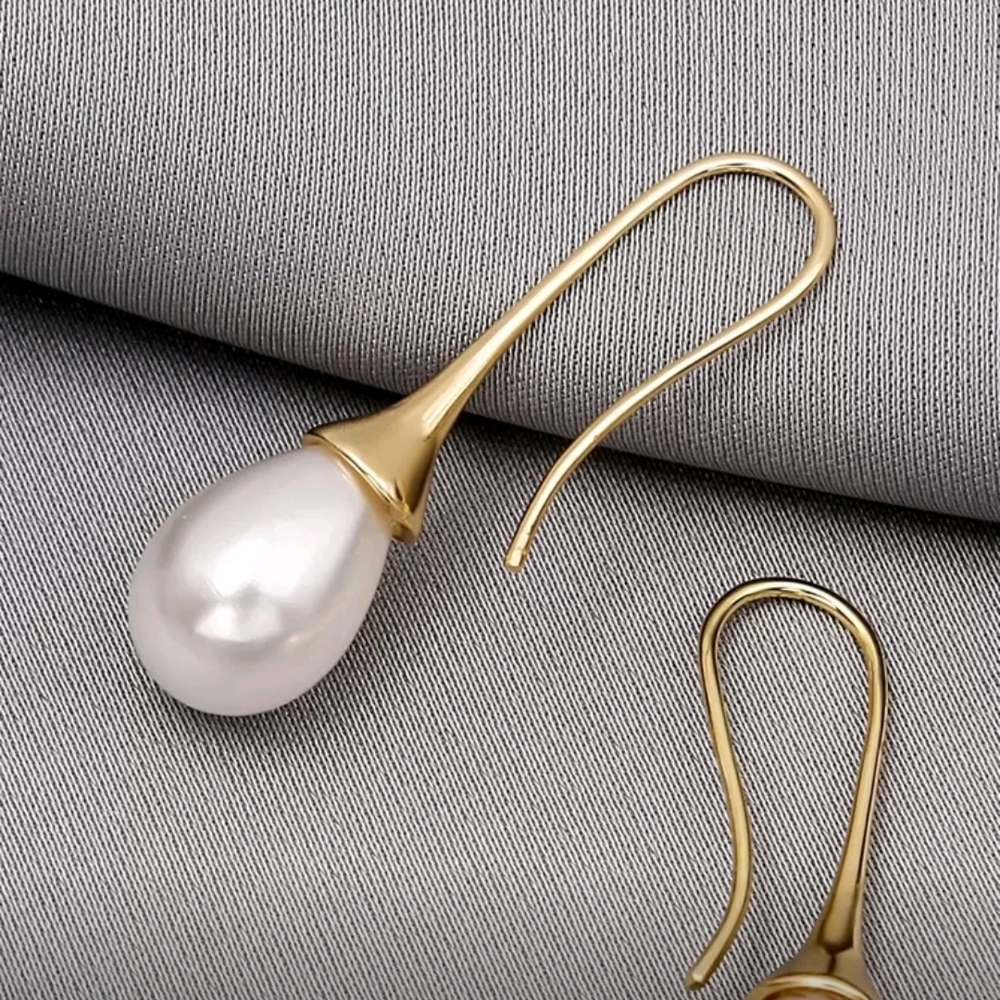Elegant Gold and White Pearl Drop Earrings - Picture 4 of 5